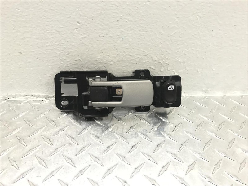 05 06 CHEVROLET EQUINOX REAR DRIVER INSIDE INTERIOR DOOR HANDLE OEM