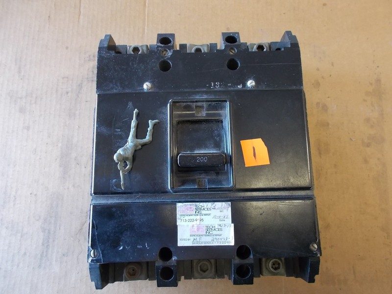 3-Pole 200A Circuit Breaker 52600 8-53 *FREE SHIPPING*