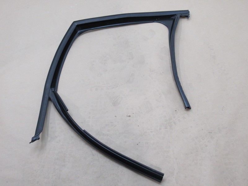 Mini Cooper Countryman S 2024 Front Left Door Window Weatherstrip Seal 23-25 ;
