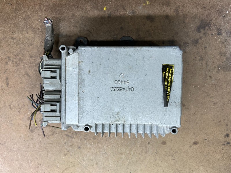 2003 Chrysler Dodge Caravan3.3L Engine Control Unit ECU Module L1214 DG