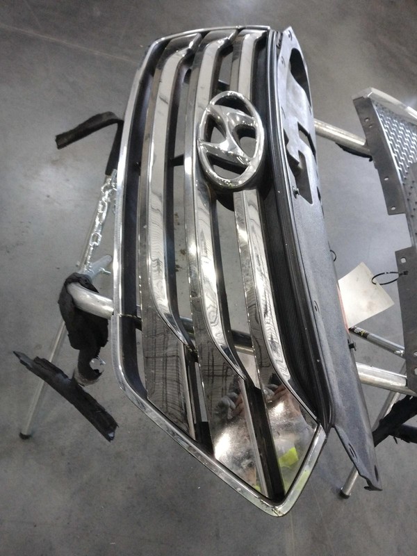 2014 Hyundai Santa Fe Grille OEM Grey Upper 863502W010 863504Z110 Used