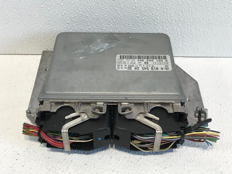 96 Mercedes R129 SL320 S320 Engine Control Unit Module ECU ECM OEM A0195452032