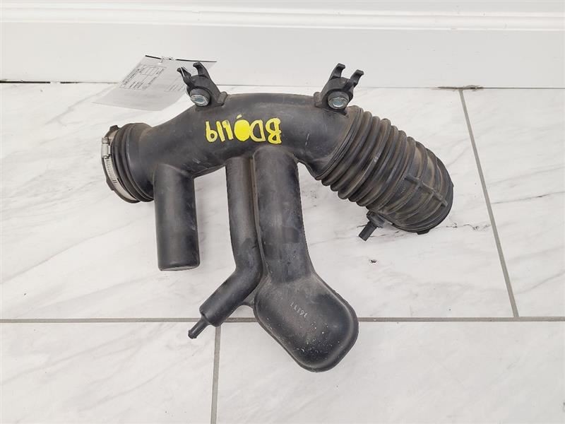 Air Tube/Resonator Fits 2012 Wrangler 570462