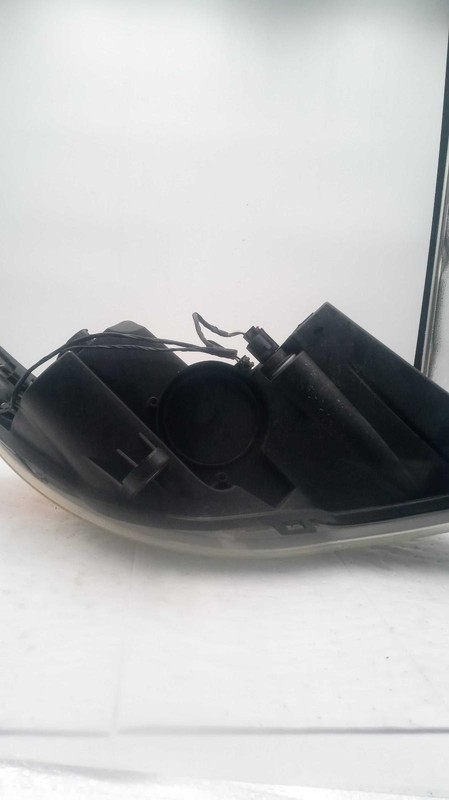 2011 Volkswagen Routan Left Headlight Assembly White OEM 5199 Used 172K Miles