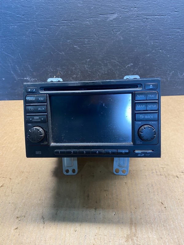 2013 to 2015 Nissan Rogue OEM 28185-1VX0A Radio Receiver AM FM CD AC6952 DG