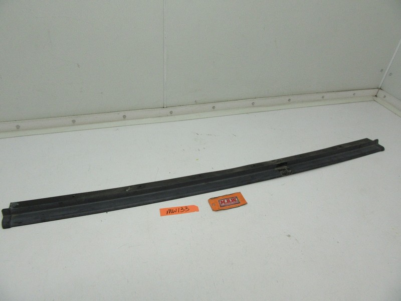 BMW 735I 733I REAR BUMPER COVER FILLER TRIM MOLDING TRIM RUBBER SEAL GASKET CAR