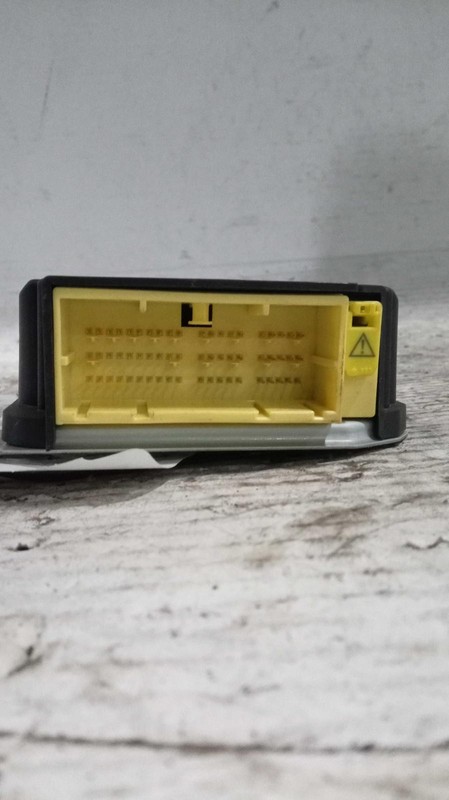 Used Air Bag Module fits: 2022 Mitsubishi Outlander sport Air Bag behind center
