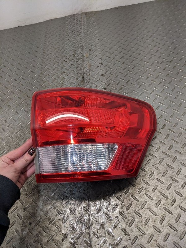 GRANDCHER 2012 Tail Light 1124781