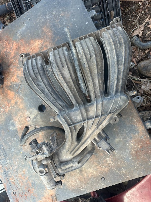 05-10 CHRYSLER PT CRUISER OEM 2.4 N/T UPPER INTAKE MANIFOLD W/ THROTTLE BODY