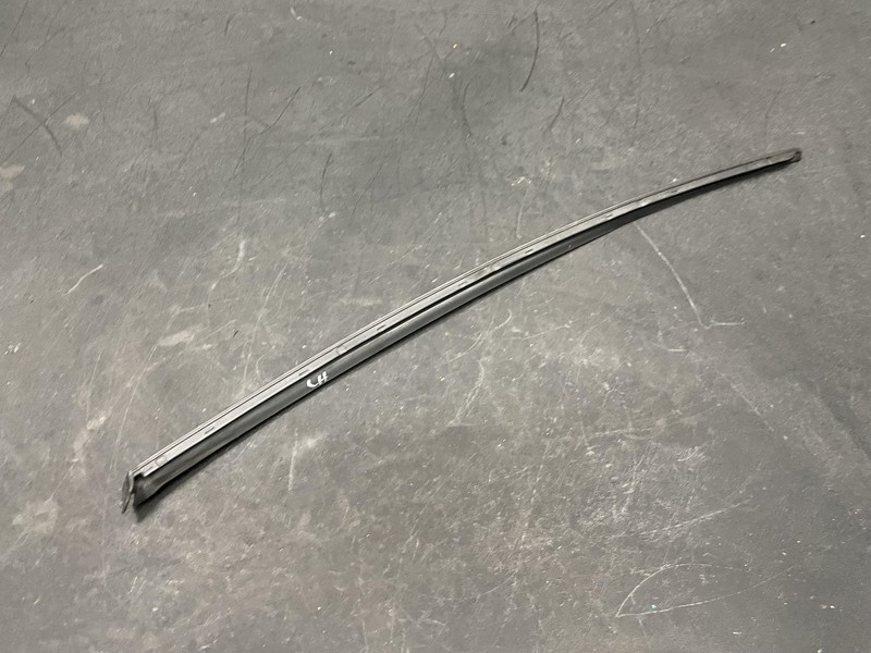Windshield Left Side Molding 2019 Audi S5 Coupe 8W6854327B 2018 2020 2021 -2023