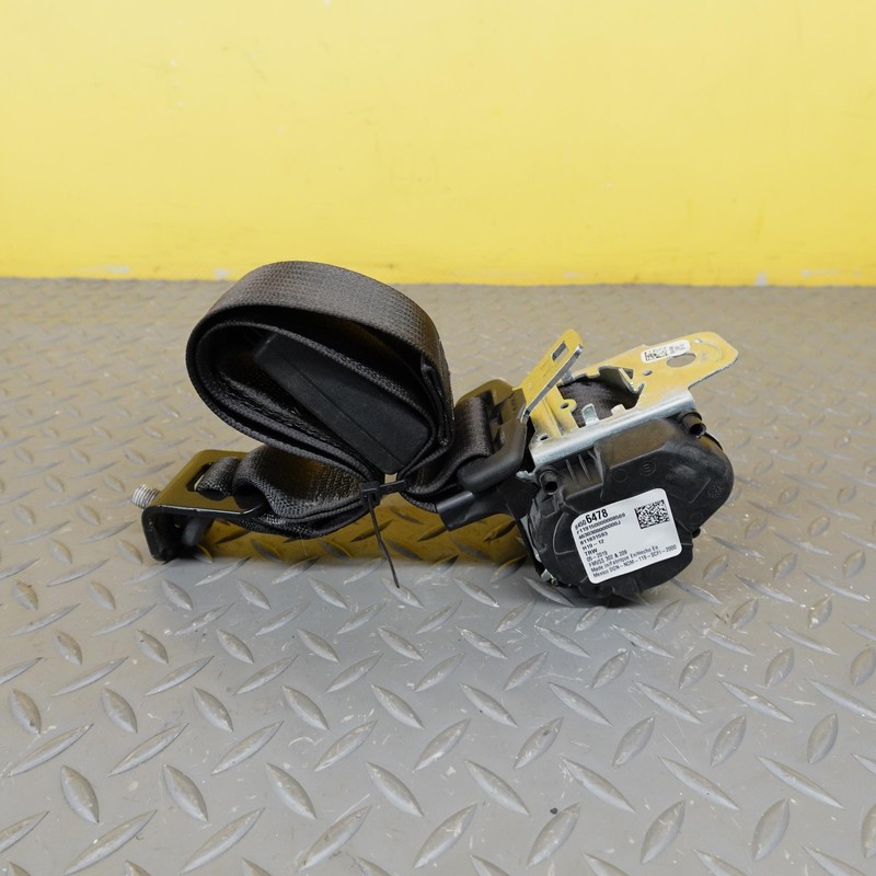 2019-2023 GMC SIERRA 1500 Rear Center Seat Belt Retractor OEM 84506478