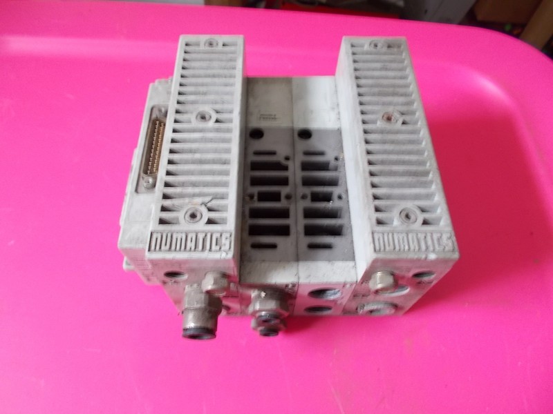 Numatics Assembly w/ 25-Pin Connector & Double Z Board 006-195D 339-1174
