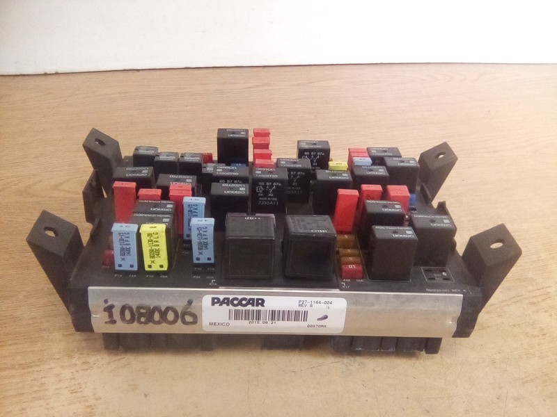 2016 Kenworth P27-1164-004 Fuse Relay Block
