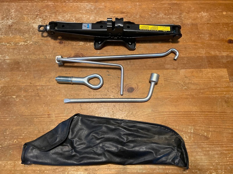 2006-2012 TOYOTA RAV4 RAV 4 SPARE TIRE SCISSOR JACK TOOLS SET KIT LUG WRENCH