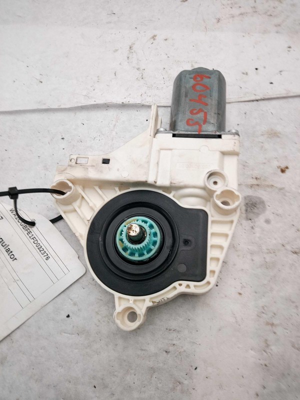 2015 Audi Q7 Right Front Window Regulator OEM 197723 Used 136K Miles