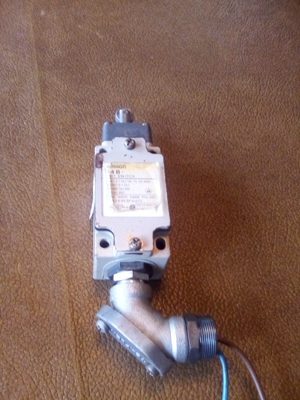 Omron D4B-1171N Limit Switch