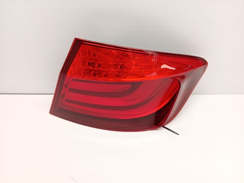 11-13 BMW F10 528i 535i 550i M5 Right Taillight Tail Light Lamp Outer