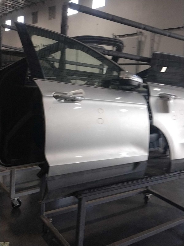 2017 Ford Edge Right Front Door Silver OEM 102251 119K Miles