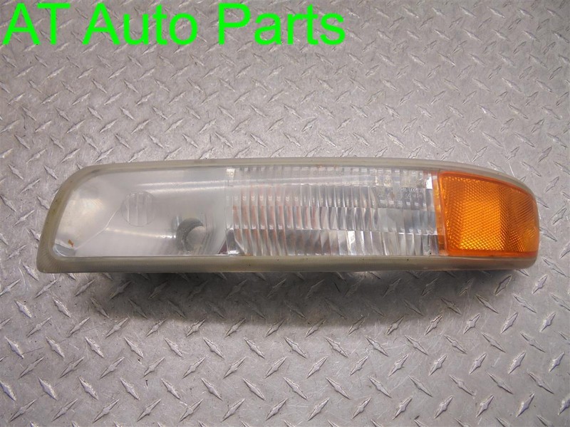 99 00 01 02 TAHOE SILVERADO 1500 DRIVER BELOW HEADLAMP TURN SIGNAL 15199558