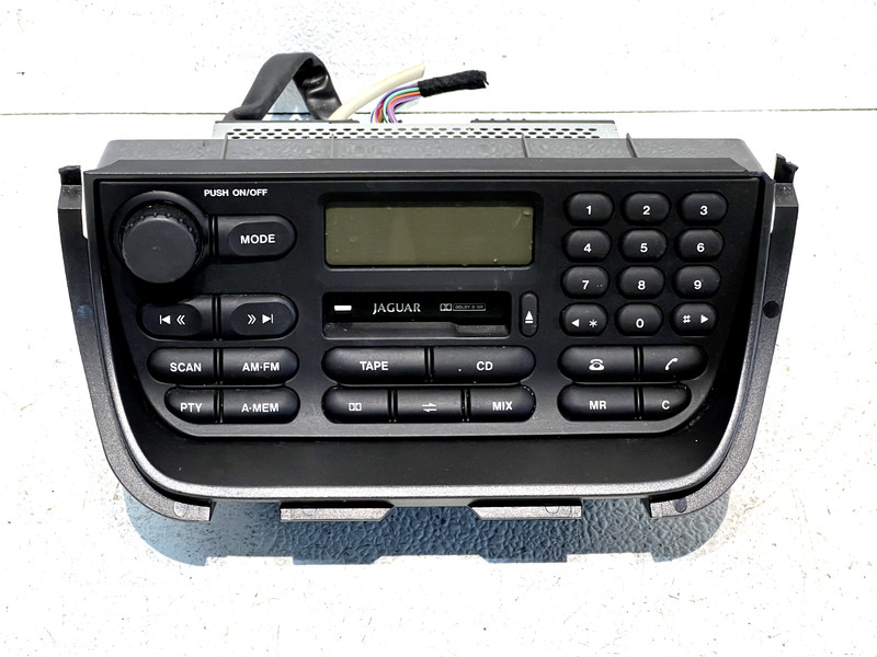 98-03 Jaguar XJ8 Radio With CD Changer Controls OEM