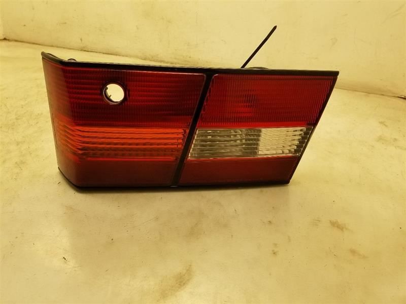 97 98 99 LEXUS ES300 PASSENGER RIGHT TAIL LIGHT LID MOUNTED