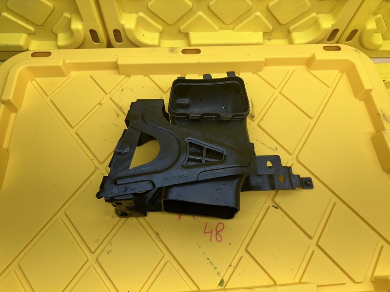 2011-2016 BMW 535I F10 FRONT LEFT DRIVER HEADLIGHT SUPPORT HOLDER BRACKET OEM