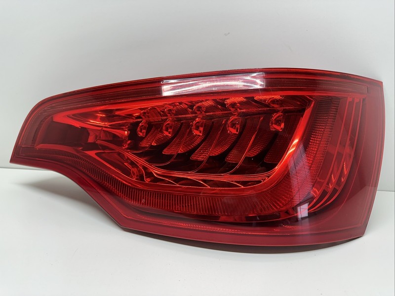 4L0945094G | 2011 - 2015 AUDI Q7 REAR RIGHT PASSENGER SIDE TAIL LIGHT LED OEM RH