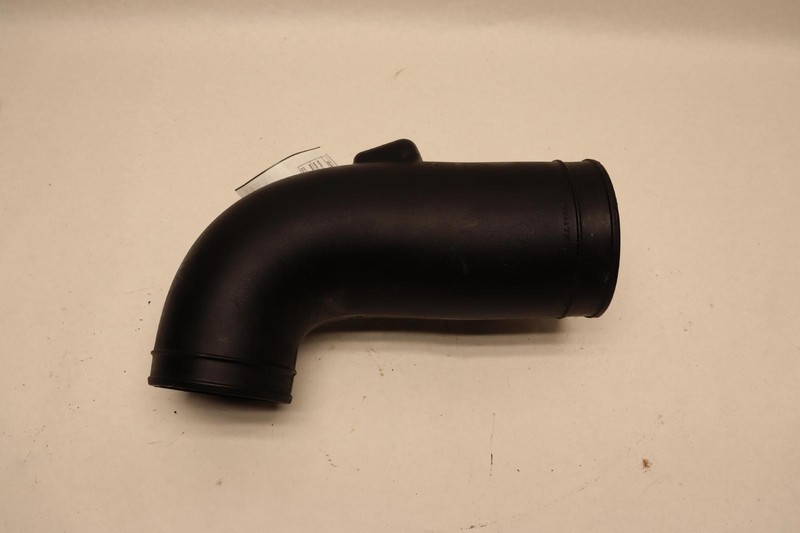 2015-19 GMC SIERRA 2500 HD 6.6L DIESEL ENGINE AIR INTAKE RESONATOR HOSE TUBE OEM