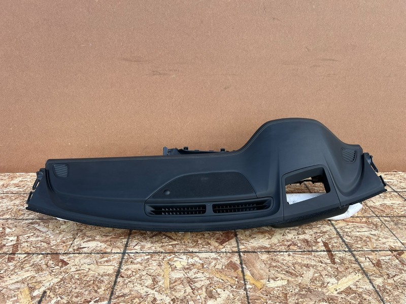 GENESIS G70 19-26 OEM DASHBOARD WITH HEADS UP DISPLAY OPTION ASSY (WHITE STITCH)
