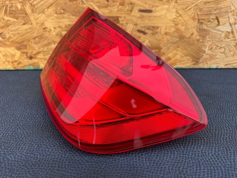 12-15 OEM BMW F30 3 Series RH Rear Right Passenger Quarter Taillight Lamp Sedan