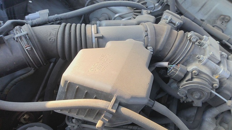 Air Intake Tube/resonator TOYOTA 4RUNNER 02 01