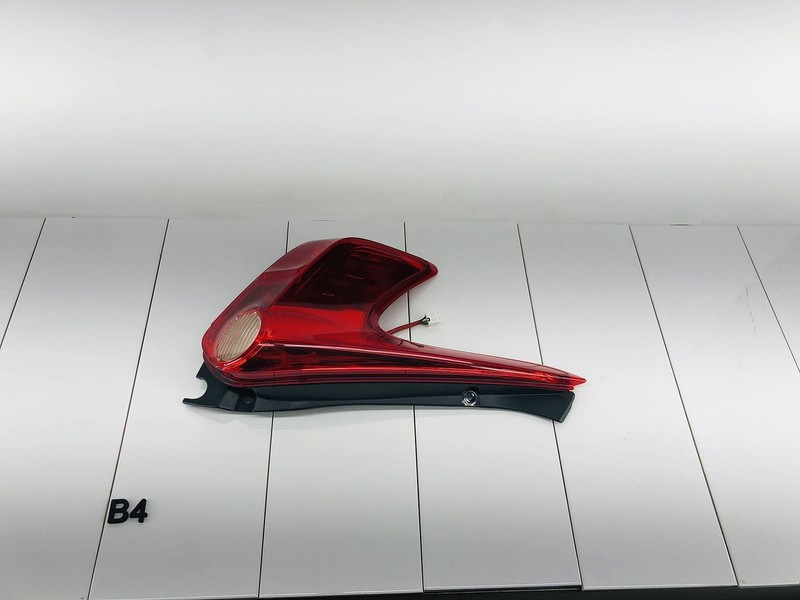 11-14 NISSAN JUKE REAR LEFT DRIVER SIDE TAIL LIGHT BRAKE STOP LAMP OEM