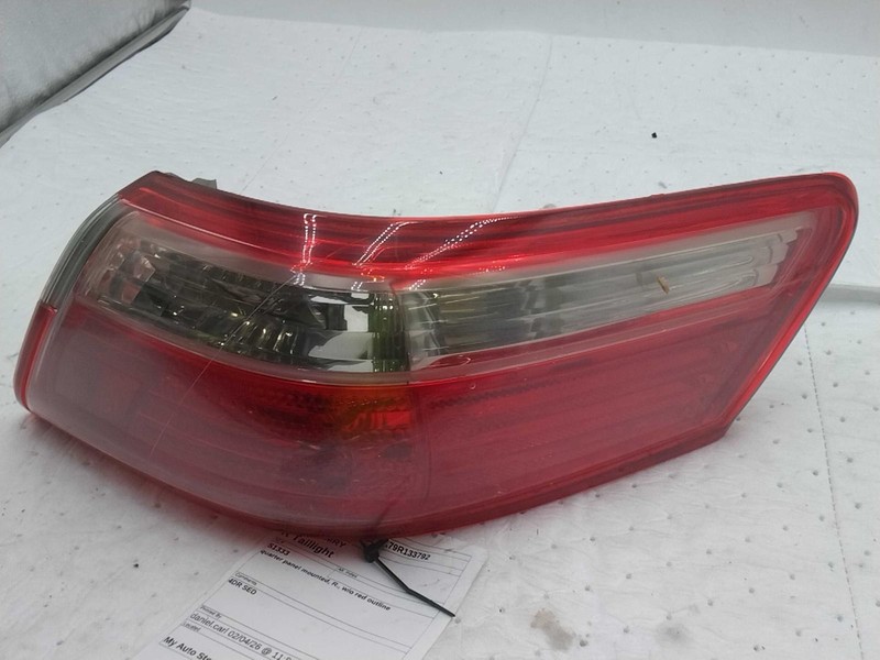 2009 Toyota Camry Right Green Tail Light Assembly OEM 306577 Used 210K Miles