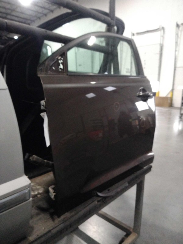 2013 Kia Sportage Left Front Door Brown Small Dent 84000 Miles OEM Part