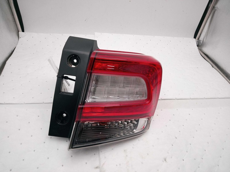 2019 Subaru XV Crosstrek Right Tail Light Assembly Orange OEM Used 635320