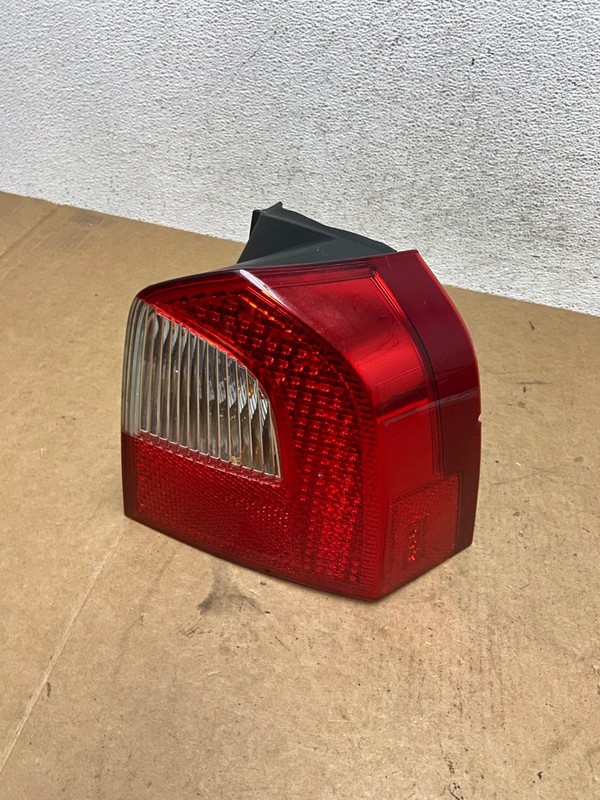 2008 to 2013 Volvo XC70 V70 Right Passenger RH Tail Light Lower Oem AE3110 LK