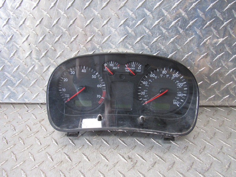 01 VOLKSWAGEN JETTA INTRUSMENT CLUSTER SPEEDOMETER SEDAN 1.8L TURBO AT 87K MILES