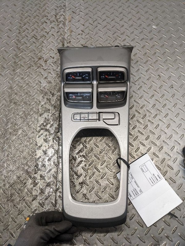 10-15 CHEVY CAMARO ZL1 CENTER CONSOLE GAUGE CLUSTER SHIFTER TRIM BEZEL1177704