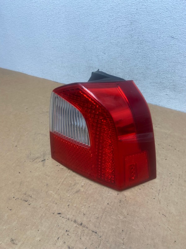 2008 to 2013 Volvo XC70 V70 Right Passenger RH Tail Light Lower Oem AD5196 LK