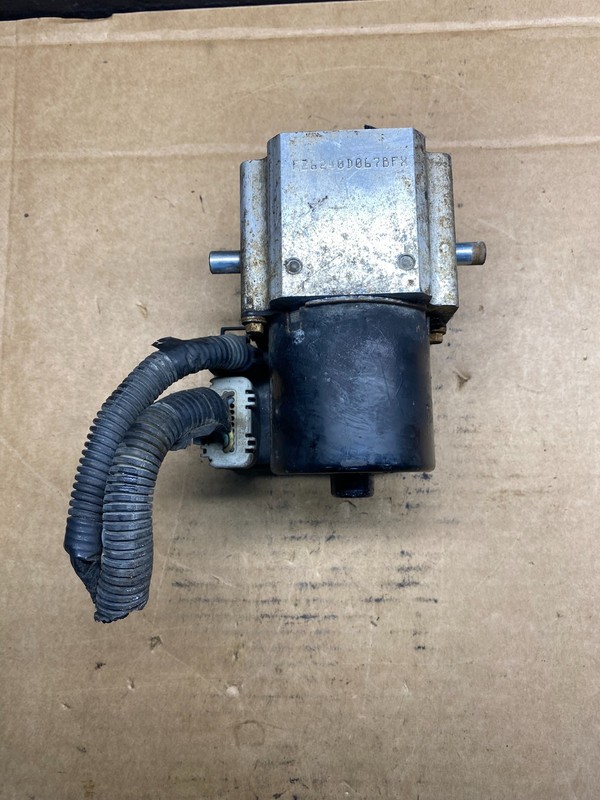 2004-07 GMC Savana Express ABS Brake Pump Control OEM 13567149 AD7584 DG