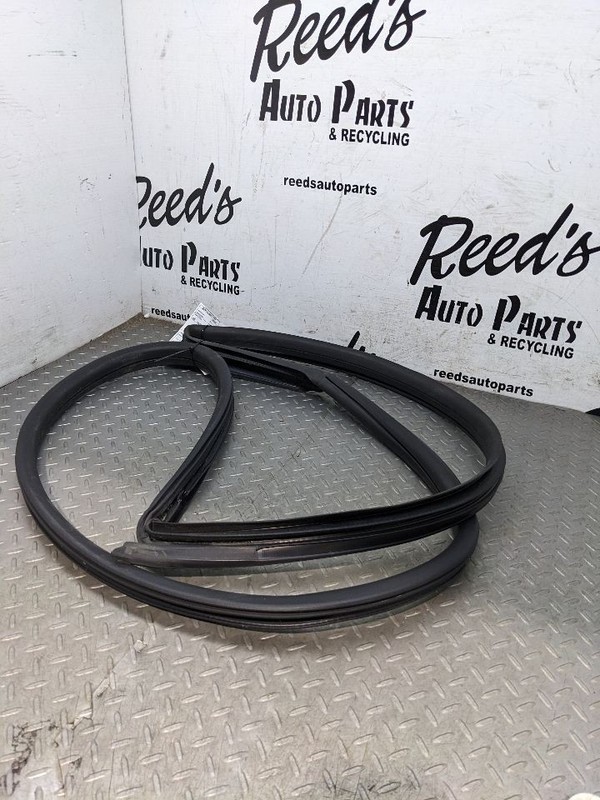 10-15 Chevrolet Camaro Passenger Right Door Weatherstrip Seal OEM 1188304