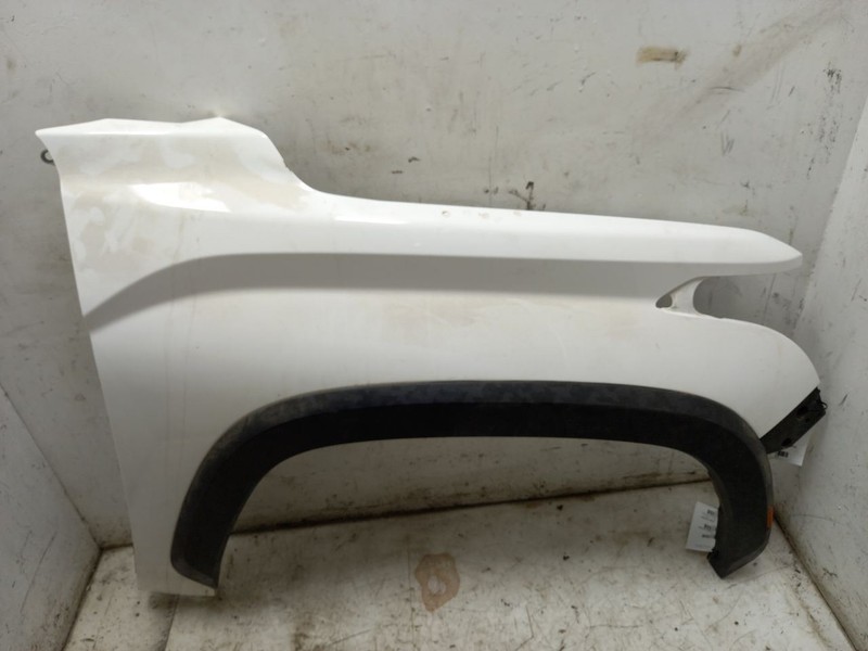 23 24 TOYOTA SEQUOIA TRD PRO PASSENGER RIGHT FENDER WHT-040