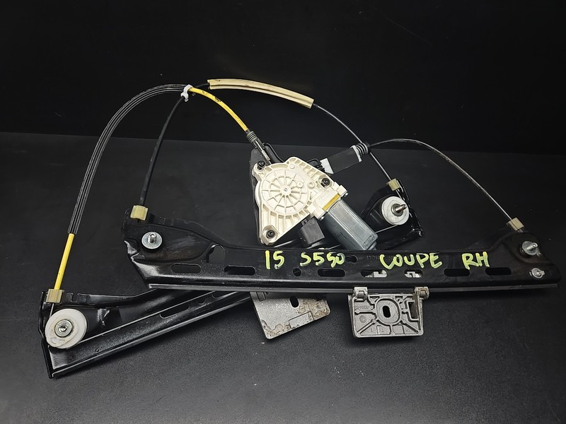 14-17 Mercedes S550 W222 2015 Front Right Door Window Regulator W/ Motor