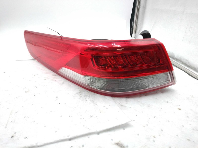 2017 KIA Optima Left Tail Light Assembly White OEM 600952 98K Miles