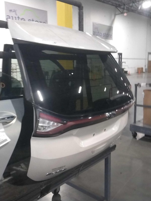 Used Deck Lid fits: 2017 Ford Edge manual lift without lighted center reflector