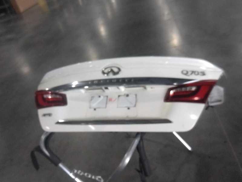 2015 INFINITI Q70 Deck Lid Trunk Lid White OEM 265504AN0A 123k Miles