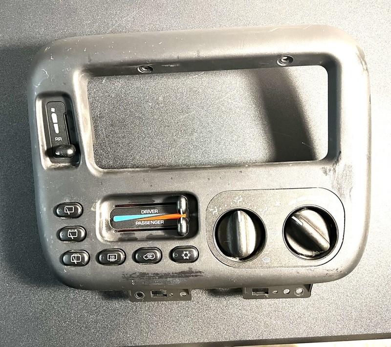 1999 - 2000 Caravan Town & Country AC Heater Climate Control Part# 04677917AB