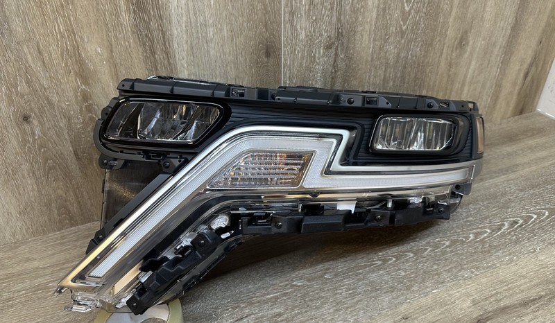 2021-23 KIA CARNIVAL LH HEADLAMP - LED -OEM PART# 92102-I4100