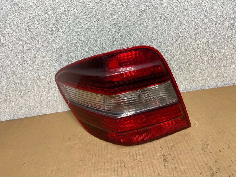 2009 to 2011 Mercedes ML350 ML-Class Left Driver Side Tail Light OEM AD1047 LK