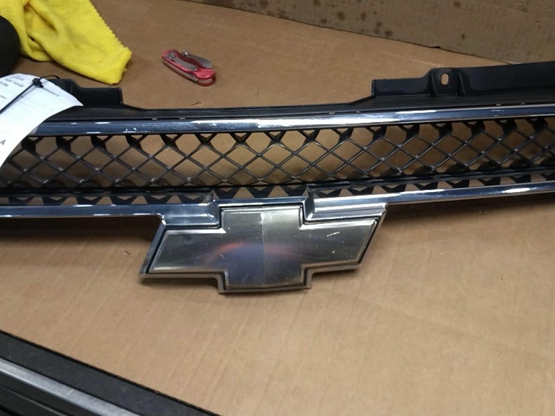 2009 Chevrolet Tahoe Grille Blue OEM Used 15865945 22830012 224K Miles